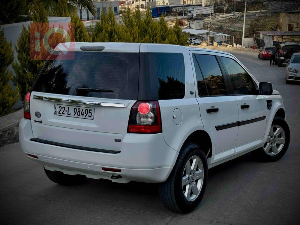 لاند روفر LR2